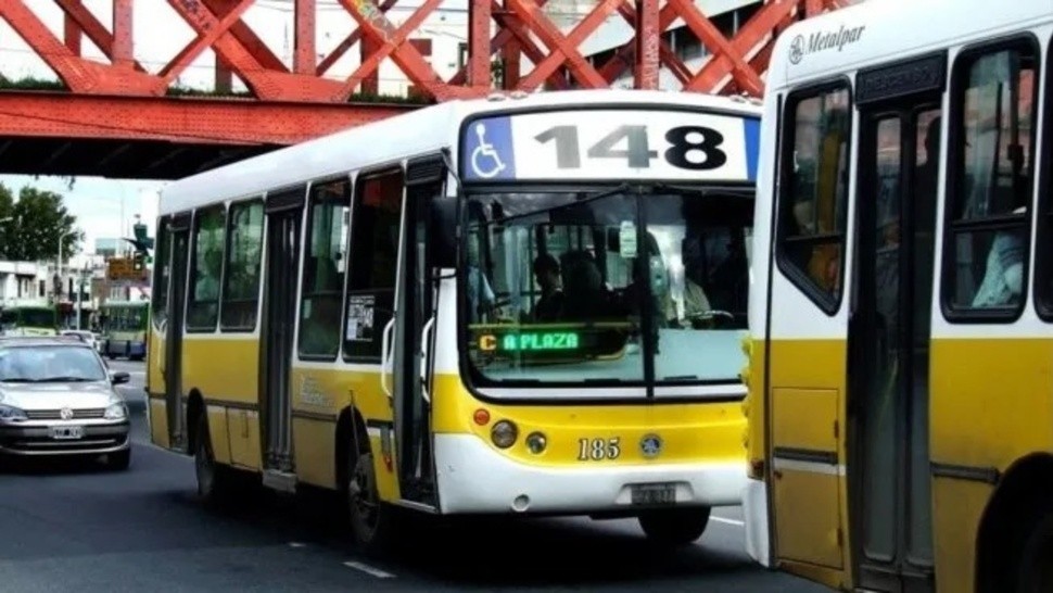 En la actualidad, el boleto mínimo de colectivo cuesta $371,13 en el Área Metropolitana de Buenos Aires (AMBA).