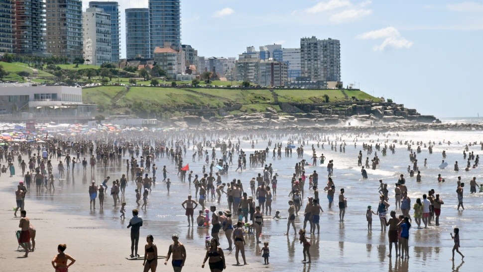 La Costa argentina y Brasil se disputan las reservas turísticas a poco de comenzar la temporada alta.