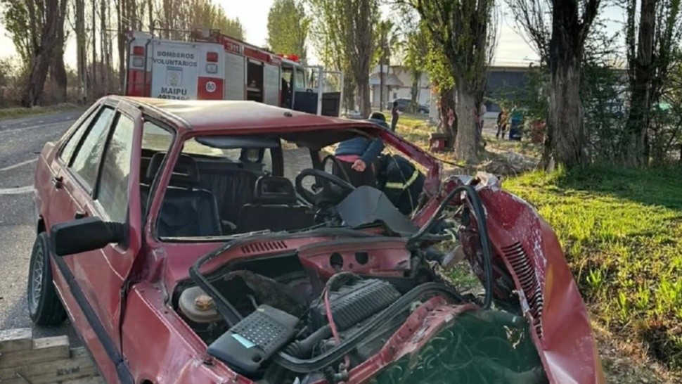 Por el fuerte impacto, el conductor del auto perdió la vida. (Foto: gentileza Diario Uno).