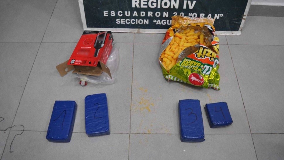 Embarazada viajaba con cocaína escondida en caja de vino y snacks de queso