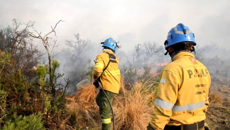 Los Bomberos de Córdoba trabajaron a contrarreloj para extinguir el fuego.