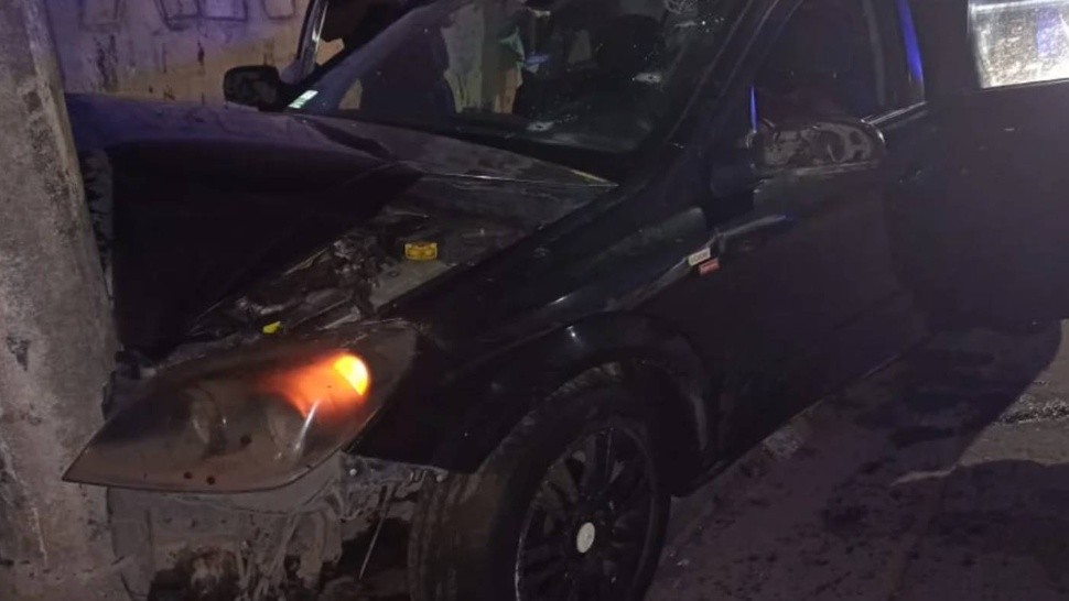 El auto en el que se movilizaban los delincuentes (Foto NA).