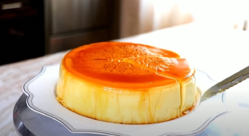  Irresistible este flan de maicena sin horno y sin huevos, super fácil de hacer.