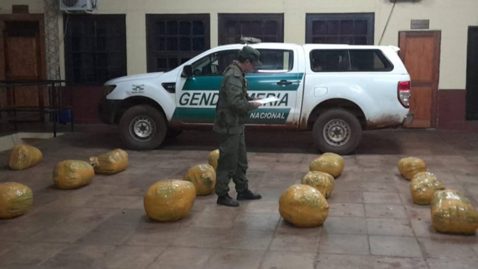 Caminaban por pastizales y encontraron más de 280 kilos de marihuana abandonados