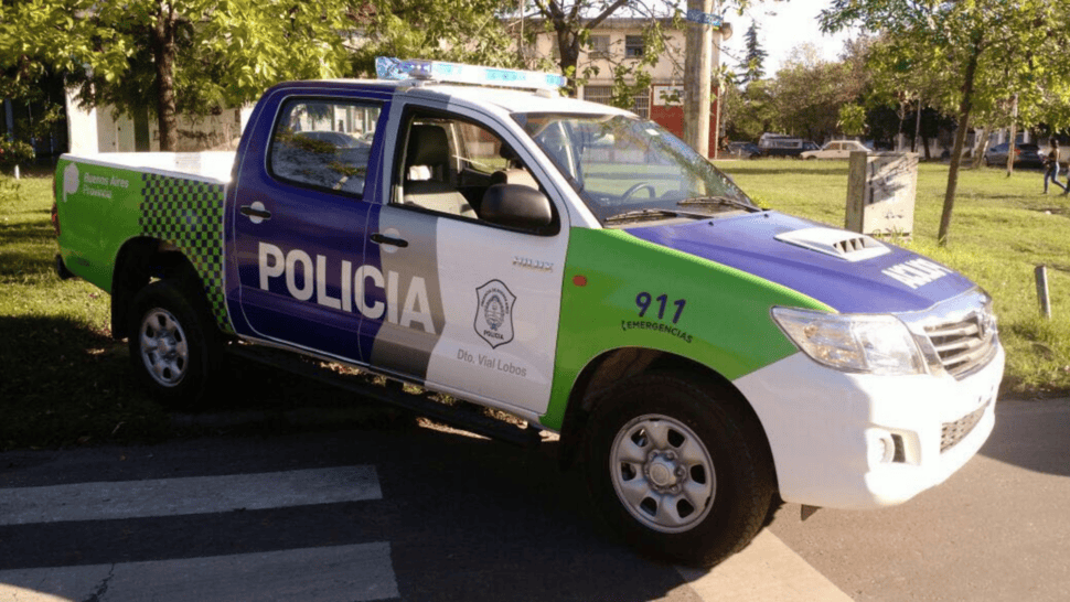 La policía detuvo al agresor tras un llamado al 911.