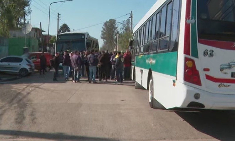 El reclamo de los colectiveros por el ataque a su compañero atacado.