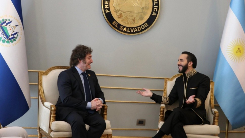 Javier Milei con Naybib Bukele durante su encuentro en El Salvador.