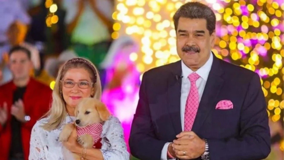 El presidente venezolano dio inicio a las festividades en compañía de su esposa, Cilia Flores.