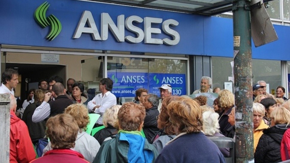 Que días comenzarán a pagar los haberes en octubre a los jubilados de ANSES.