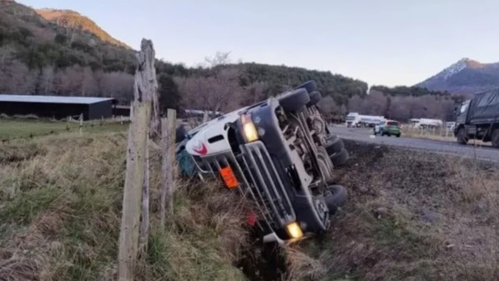 Uno de los camioneros murió en el accidente en el acto (La Mañana de Cipolletti).