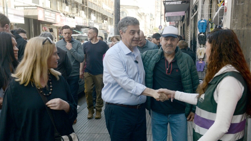 Jorge Macri recorrió el barrio porteño de Once.