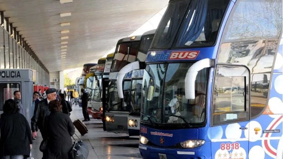 El Gobierno desregulará el transporte de micros de larga y media distancia.