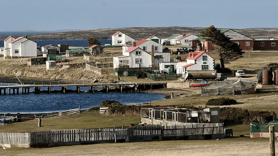 Un periodista británico planteó que el Reino Unido debería devolverle las Islas Malvinas a la Argentina