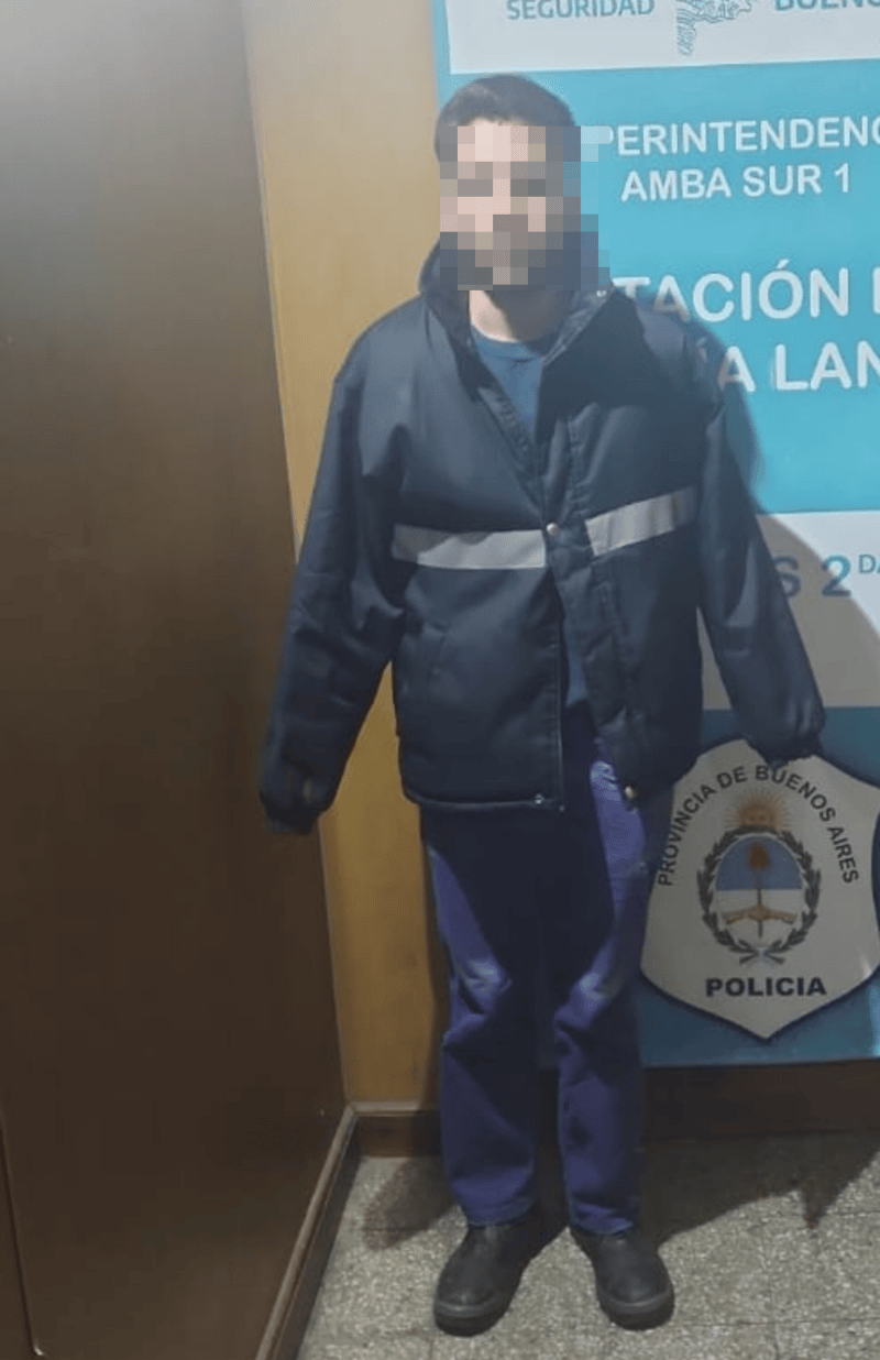 El supuesto agresor detenido. 