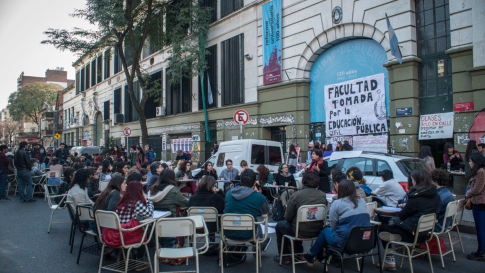 La toma de las tres facultades profundiza el conflicto universitario.