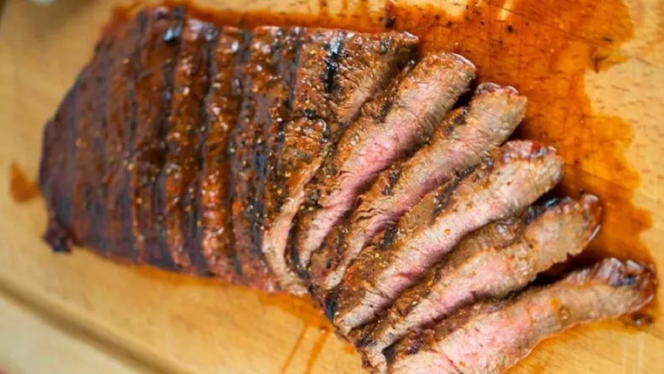 Este es el corte de carne barato e ideal para hacer a la parrilla, al horno, en estofados o relleno.