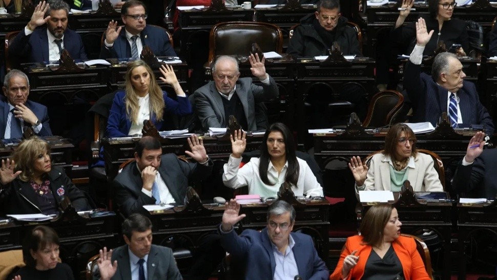 Diputados opositores intentarán derogar el DNU que autoriza el canje de deuda sin obtener autorización del Congreso.