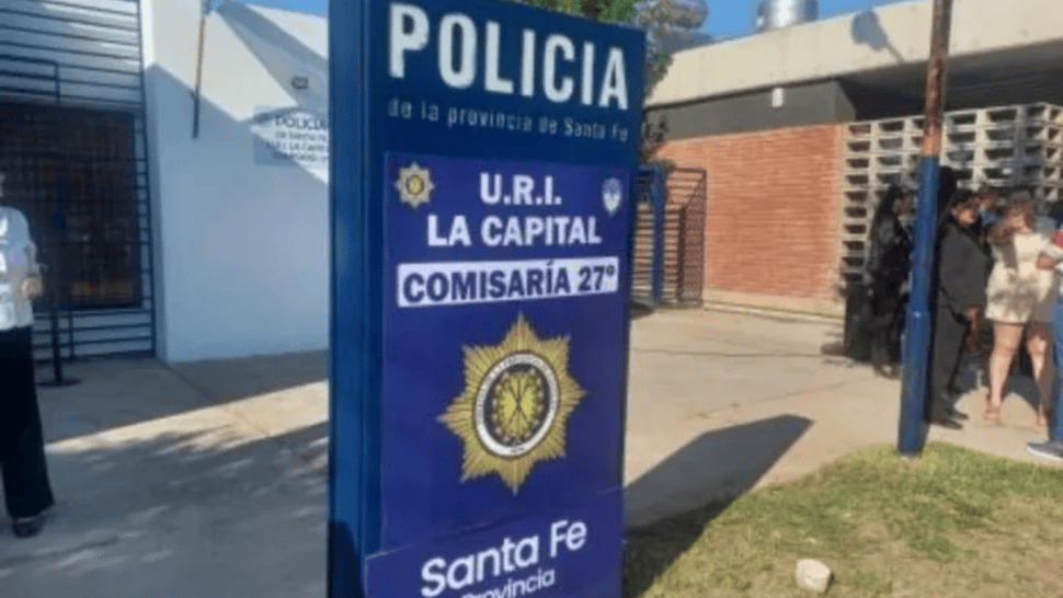 Tres detenidos protagonizaron una violenta fuga de una dependencia policial de Santa Fe.