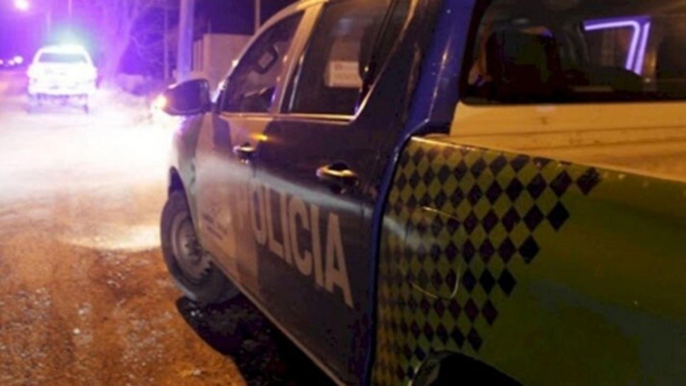 Los policías se apersonaron en el escenario del crimen.