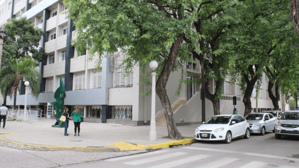 Un joven fue condenado a  perpetua por matar a su padre mientras dormía.