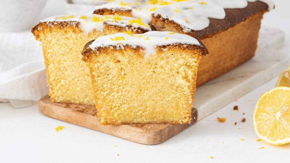 Solucioná la merienda con esta receta exquisita de budín matero de limón, muy fácil y económico.