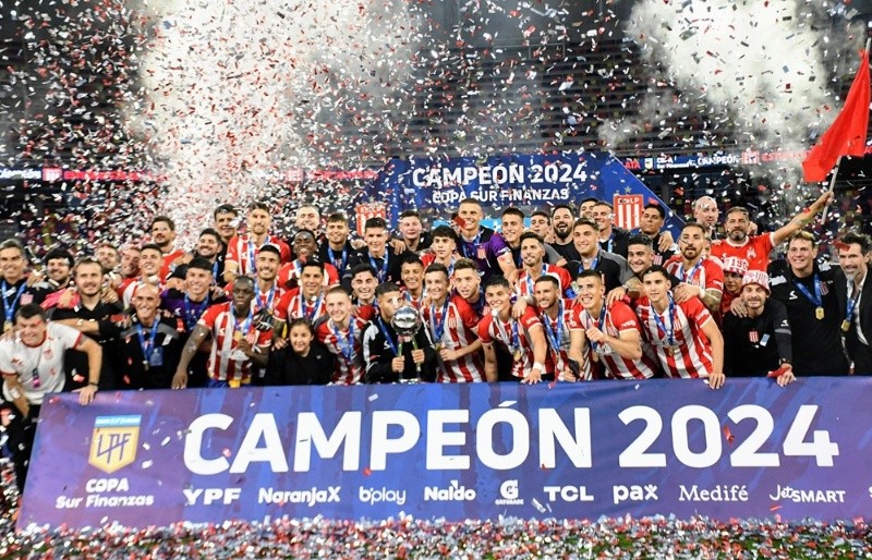 Estudiantes de La Plata se quedó con la Copa de la Liga de este año.