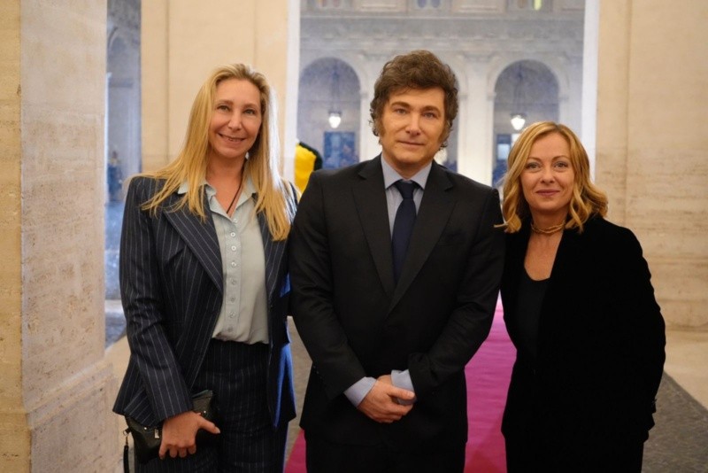  Karina Milei, Javier Milei y Giorgia Meloni en el Palacio Chigi, en Roma,   <a href='https://www.cronica.com.ar/tags/Italia'>Italia</a>.