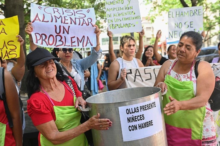 La concentración de las organizaciones sociales comenzó a las 9 horas frente al ministerio de Capital Humano.