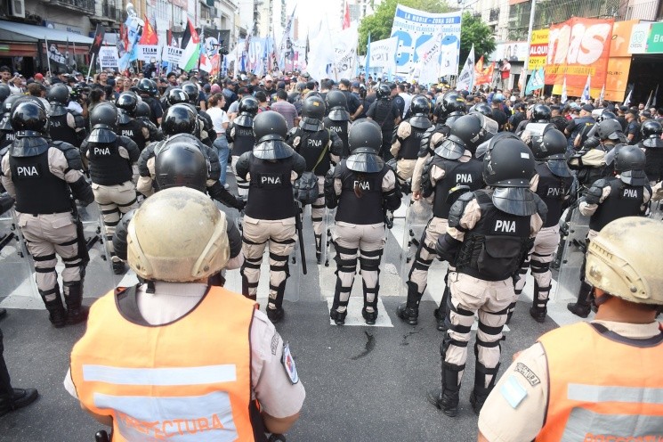 Fuerzas de seguridad aplicaron el protocolo antipiquetes en los accesos a la Ciudad de Buenos Aires (Crónica/Rubén Paredes).