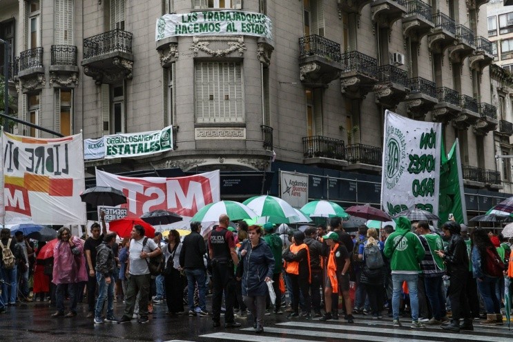 La protesta liderada por ATE en las inmediaciones del   <a href='https://www.cronica.com.ar/tags/INADI'>INADI</a>.