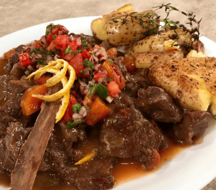 El rosbif se puede comer en distintas recetas.