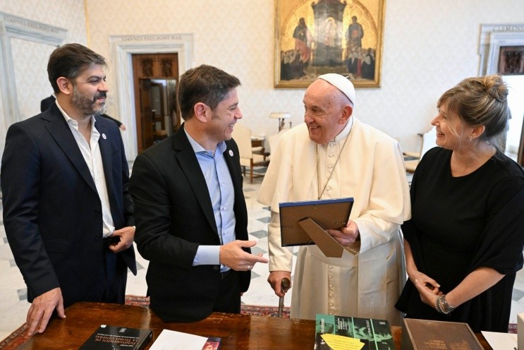 El Papa Francisco con Axel Kicillof, Carlos Bianco y Cristina Álvarez Rodríguez.