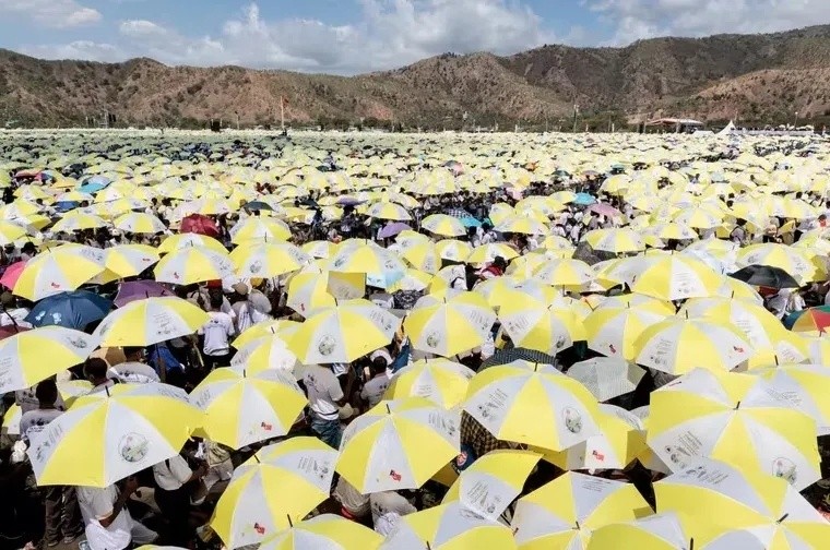  Más de 600 mil fieles escucharon al papa Francisco.