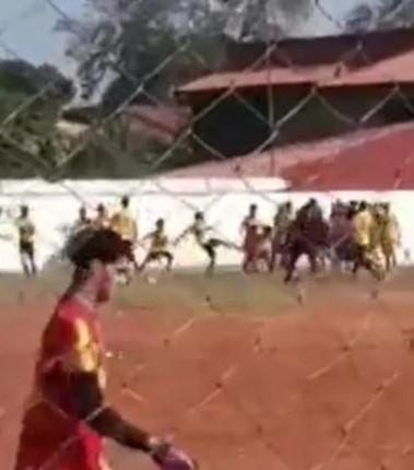 El momento de la batalla campal (Captura de video). 