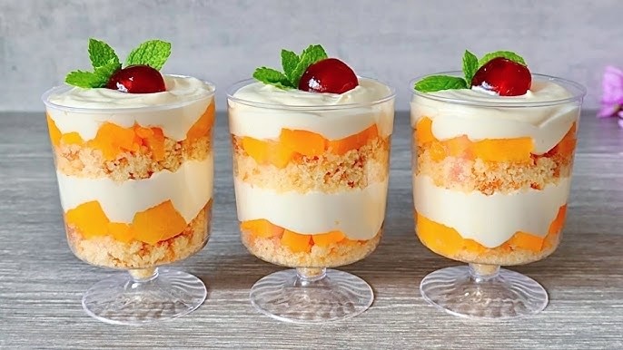  Trifle de durazno y banana con crema.