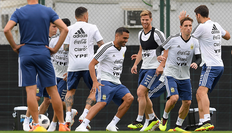 Puesta a punto para el seleccionado a 11 días del Mundial. (AFP)