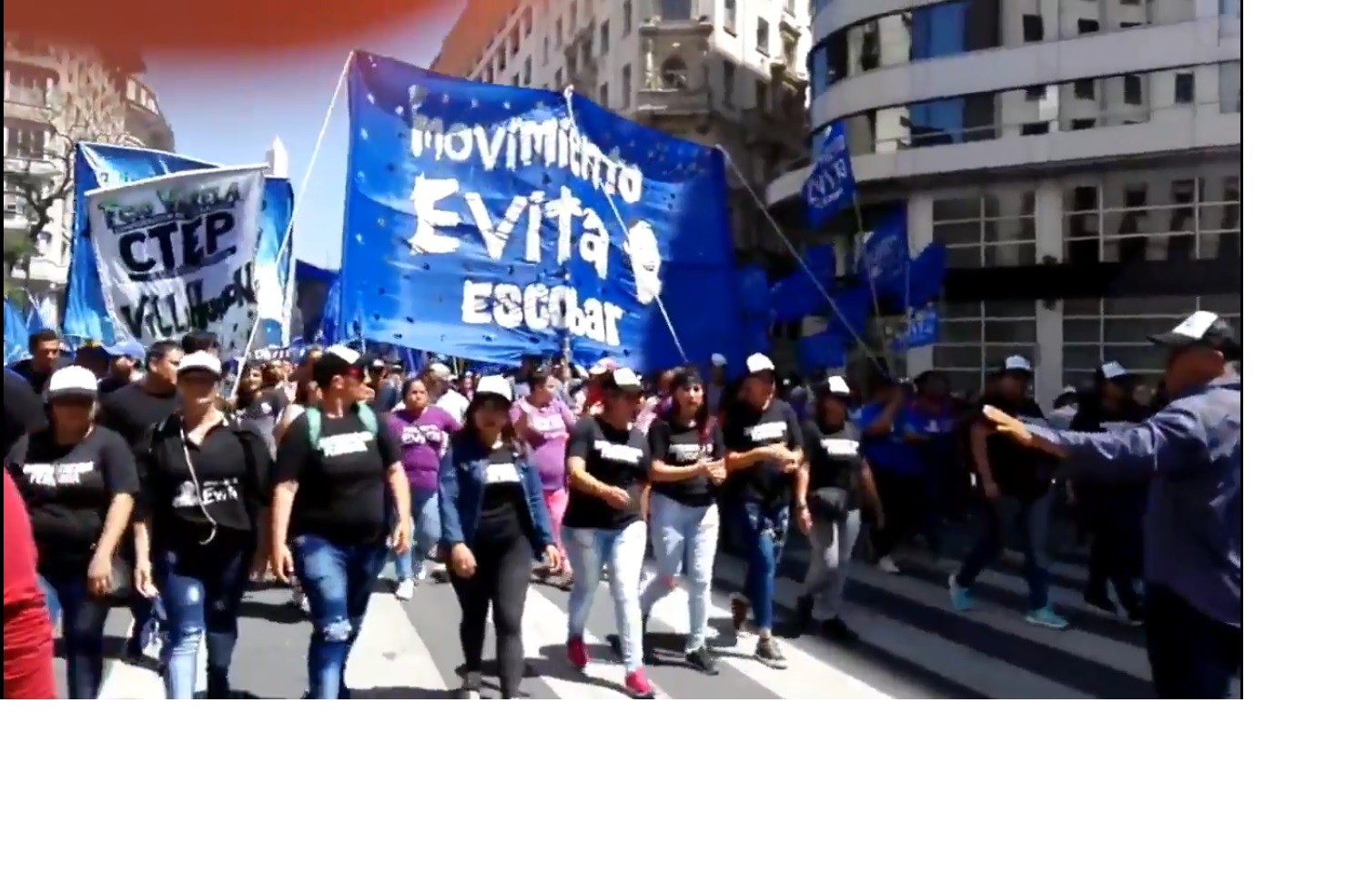 Este lunes hubo marchas, desde el obelisco hasta la Secretaria de vivienda. 