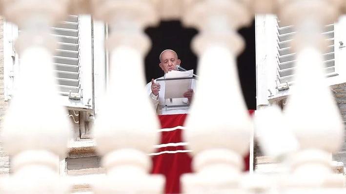 El Papa, este domingo en el rezo del Ángelus (AFP).