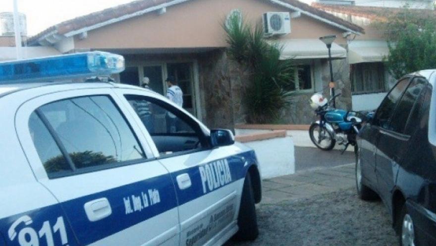 La mujer fue encontrada sin vida en la pileta de su casa