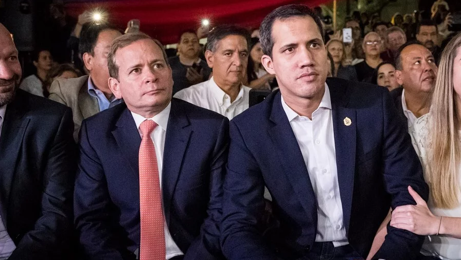 Guaidó junto a su tío, Juan José Márquez.