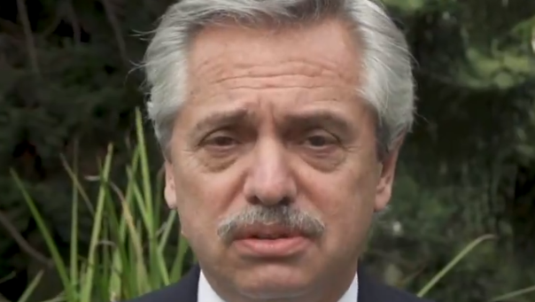 El presidente durante la reunión con sacerdotes (Foto: captura de video).