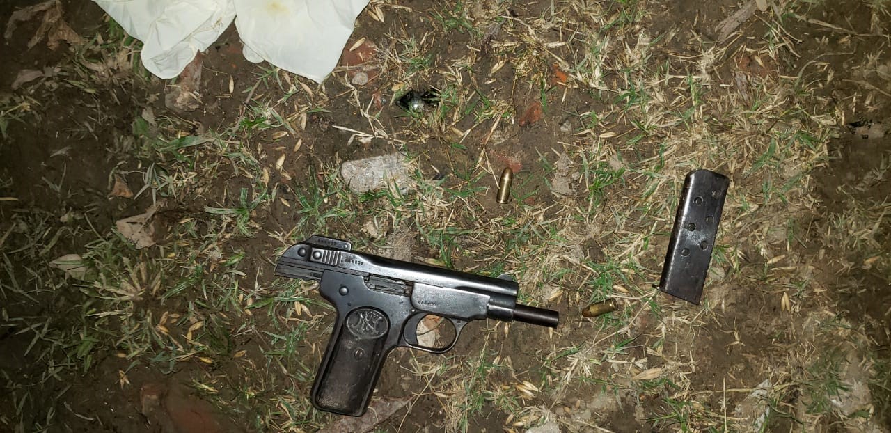 Esta es la pistola 9 milímetros que fue incautada en poder del recluso que gozaba de arresto domiciliario.