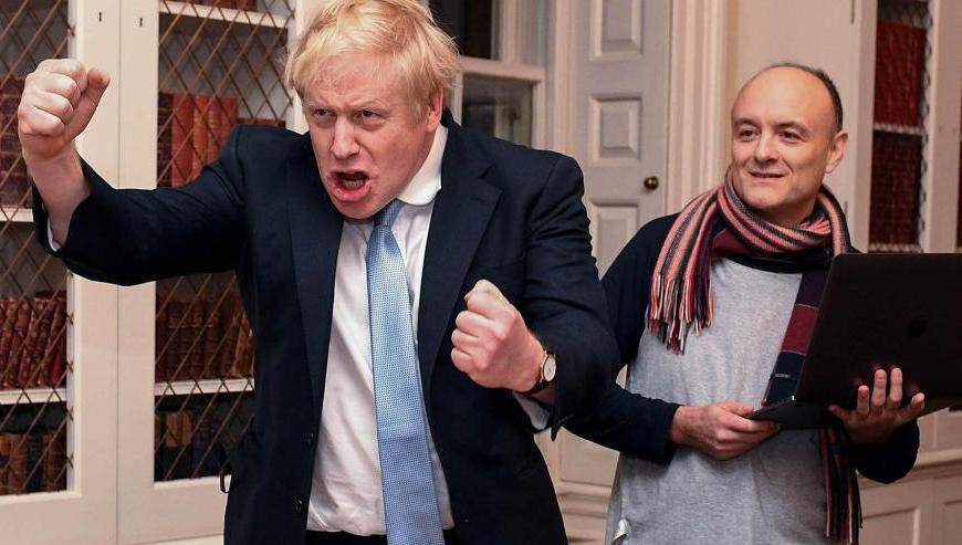 Boris Johnson respaldó a su principal asesor, acusado de violar la cuarentena.