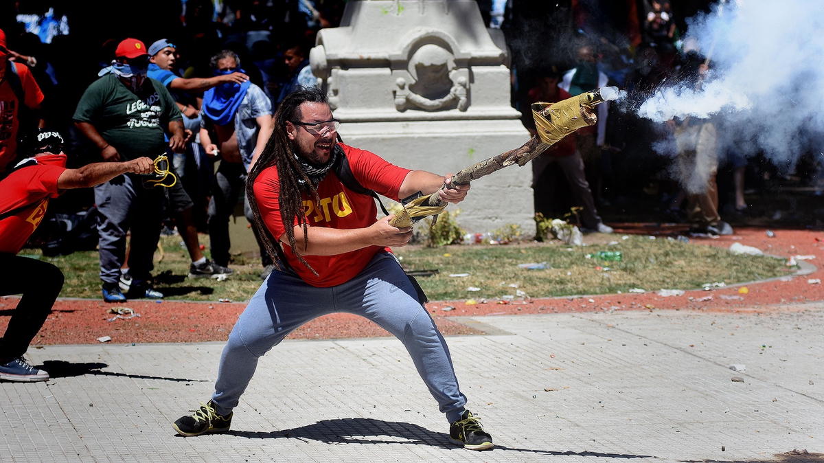 Imputado por intimidación pública, daños lesiones y resistencia a la autoridad.