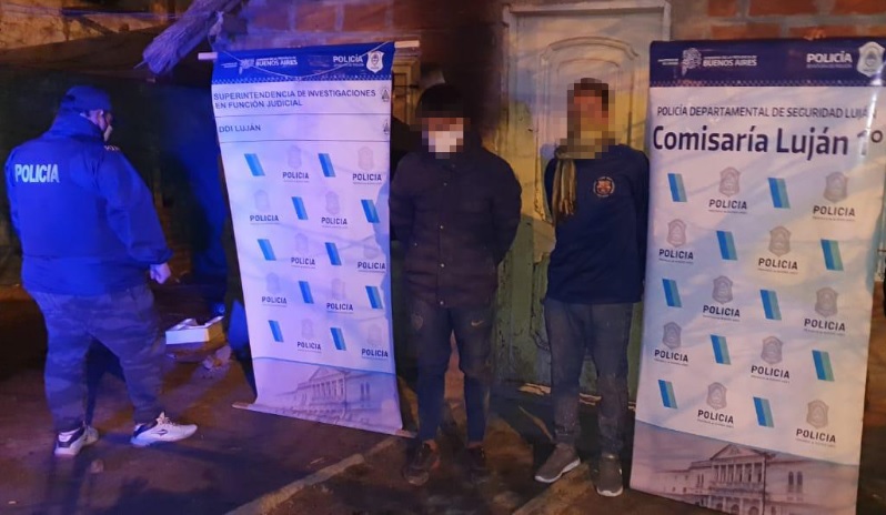 Estos son los dos hermanos de 22 y 19 años que fueron apresados por los efectivos policiales.