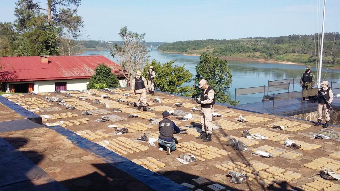 Secuestran 1.065 panes de marihuana en la selva misionera.