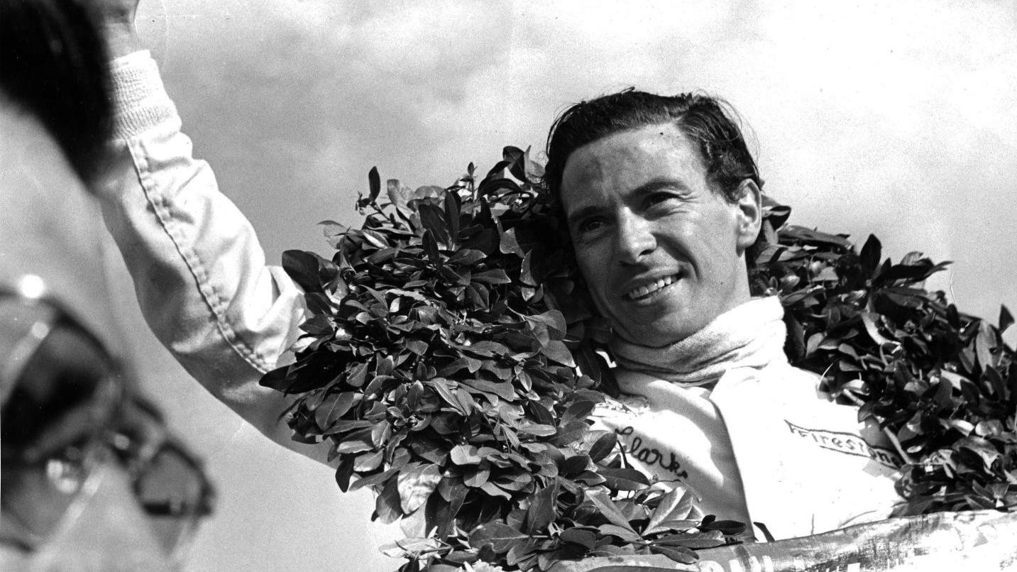 Jim Clark, fue un piloto excepcional, que a pesar de ser campeón mundial no dejaba de correr durante los fines de semana libres. 