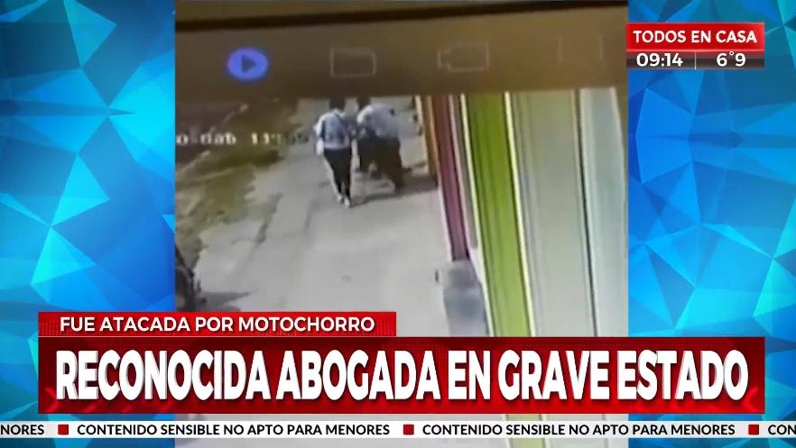 Así un motochorro le robó la cartera a prestigiosa abogada. (Captura tv).