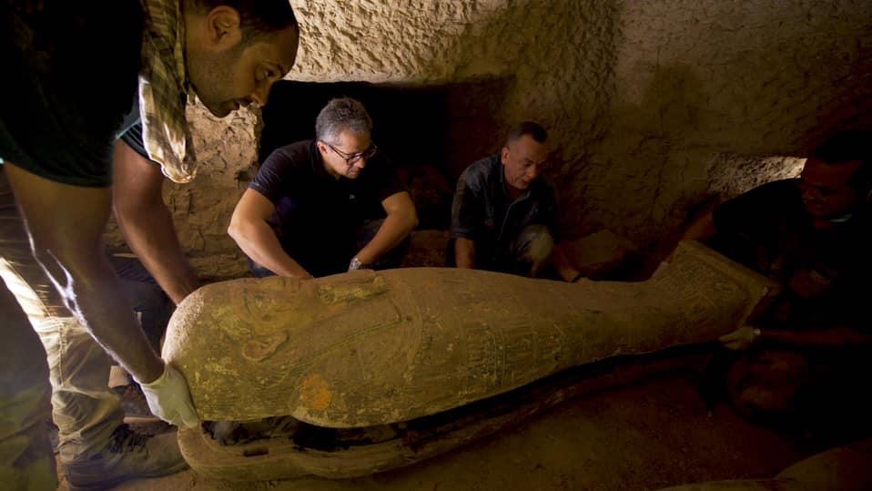 27 sarcófagos encontrados por un grupo de arqueólogos en Egipto