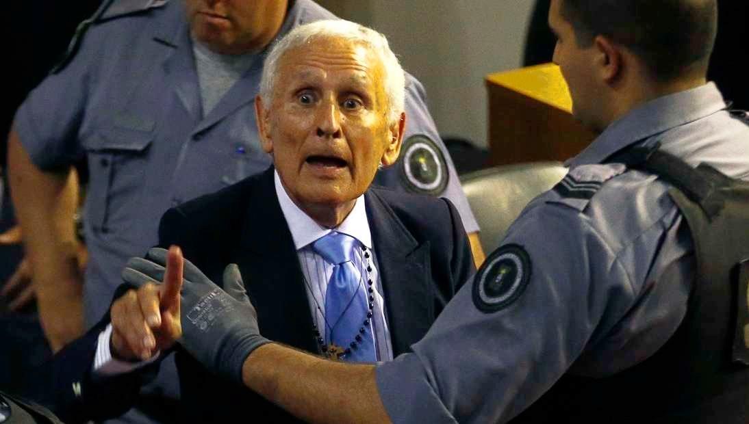 El ex policía de 91 años está condenado a cadena perpetua por crímenes de lesa humanidad cometidos durante la dictadura militar